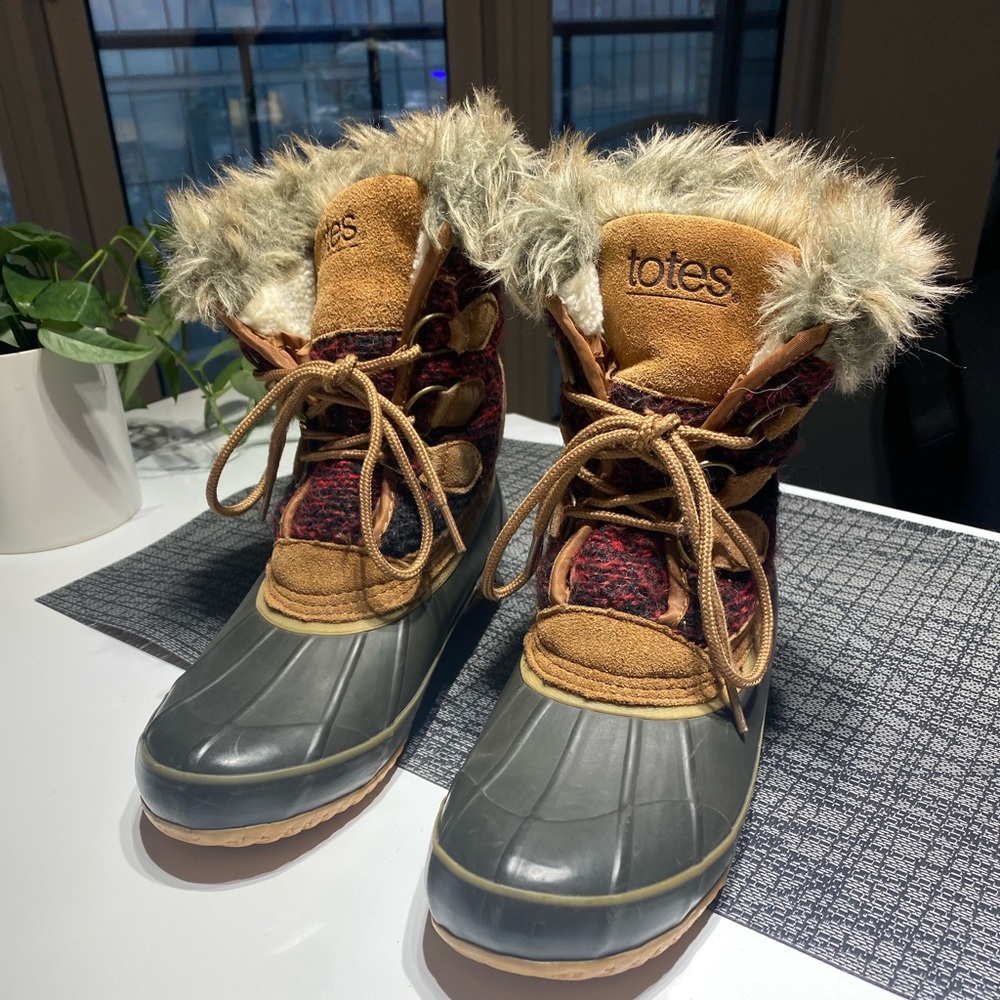 Women’s winter boots size 7